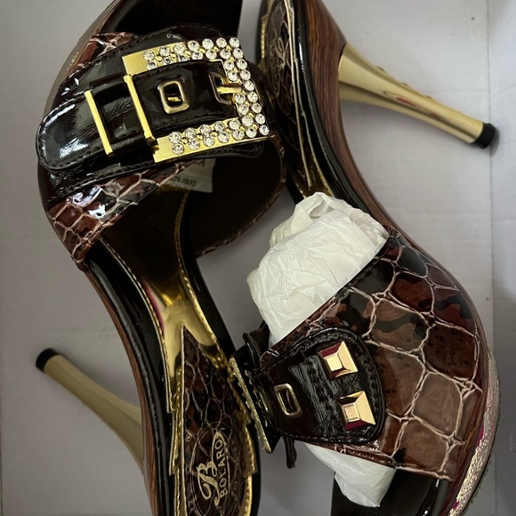 Fire heels, Hardly wore them they just sitting pretty in my closet! 🥵 - Picture 2 of 3